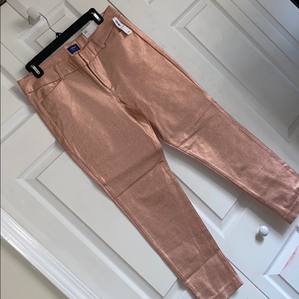 Old Navy ankle length stretchy, shiny pants!